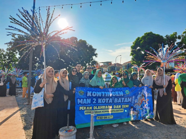 Kontingen MAN 2 Kota Batam Ikuti Pawai Pembukaan Porseni 2024