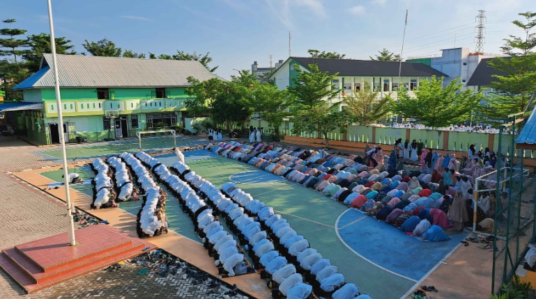 Peringati Hari Santri Nasional 2024, MAN 2 Batam Gelar Sholat Dhuha Berjamaah